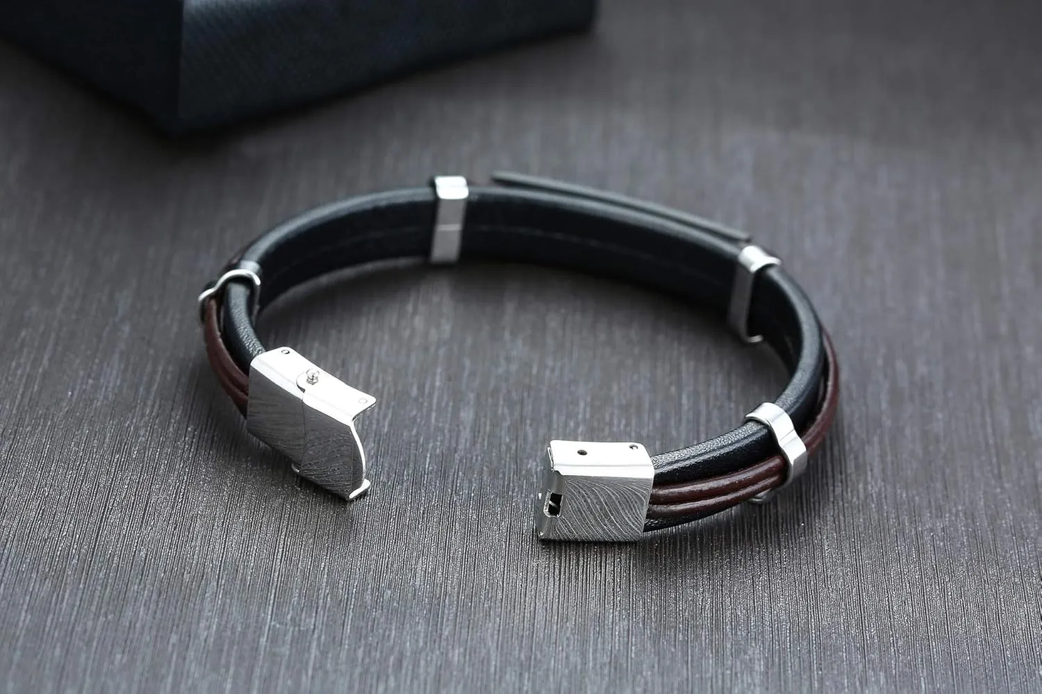 Jewish Prayer Motif Bracelet Leather Wristbands with Stainless Steel Id Free Engraved Strong Motivational/Jewish Jewelry Adjustable Bracelet for Husband Dad Brother